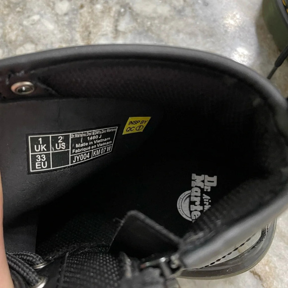 Dr. Martens YOUTH 1460 PATENT LEATHER LACE UP BOOTS size 2 - Picture 4 of 12